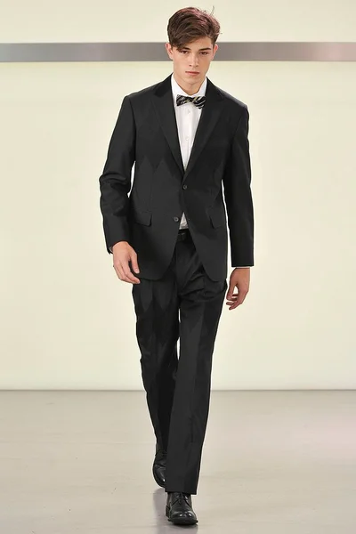 Look 18